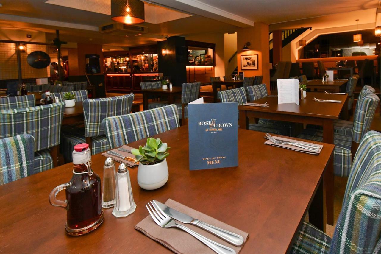 Rose And Crown Hotel คาร์มาเทน ภายนอก รูปภาพ